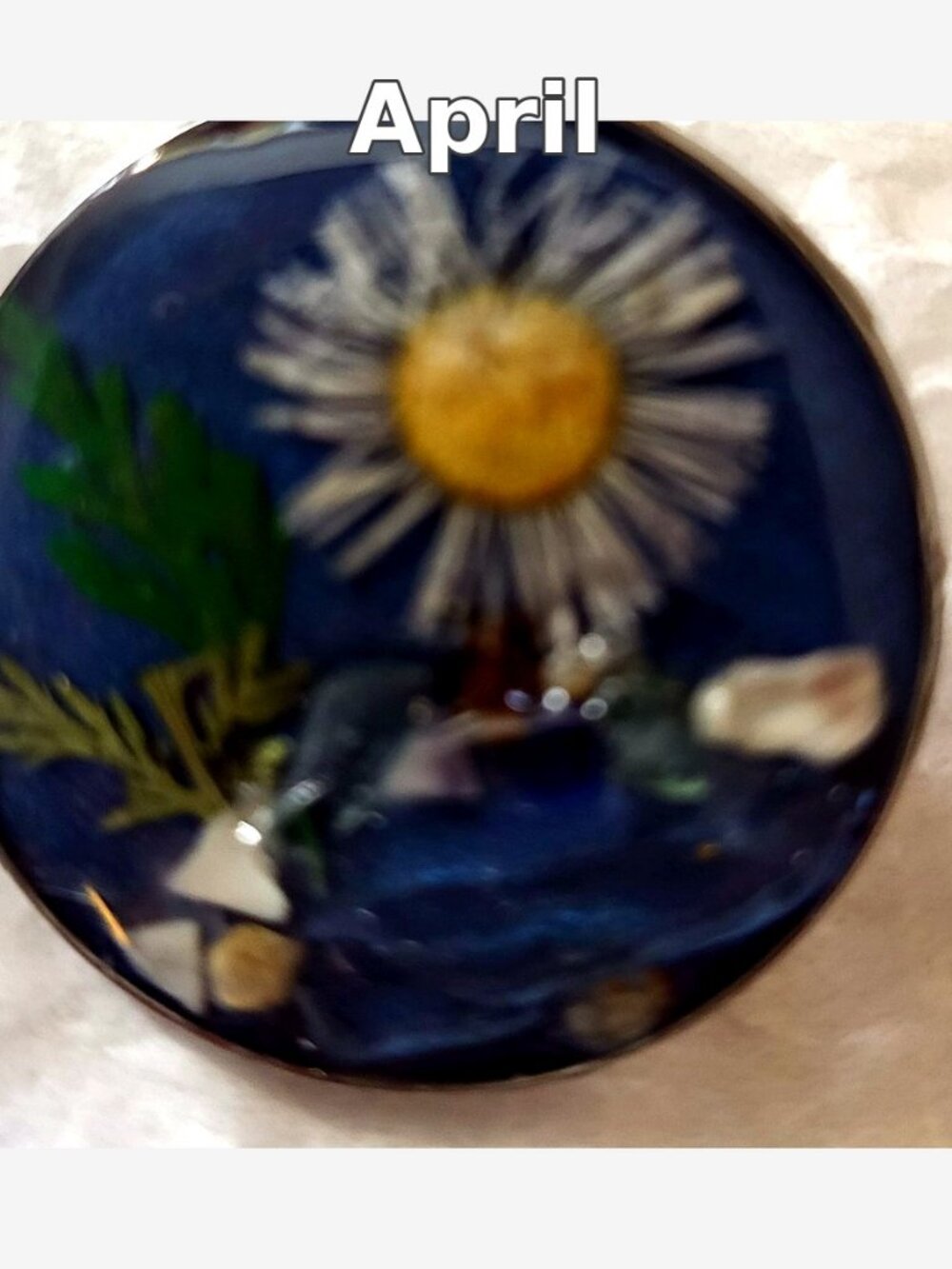 April Birth Flower Brooch - Daisy Resin Pin Handmade
